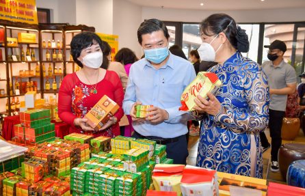 TỪ VĂN HÓA TRUYỀN THỐNG GIA ĐÌNH VƯƠN TẦM RA THẾ GIỚI