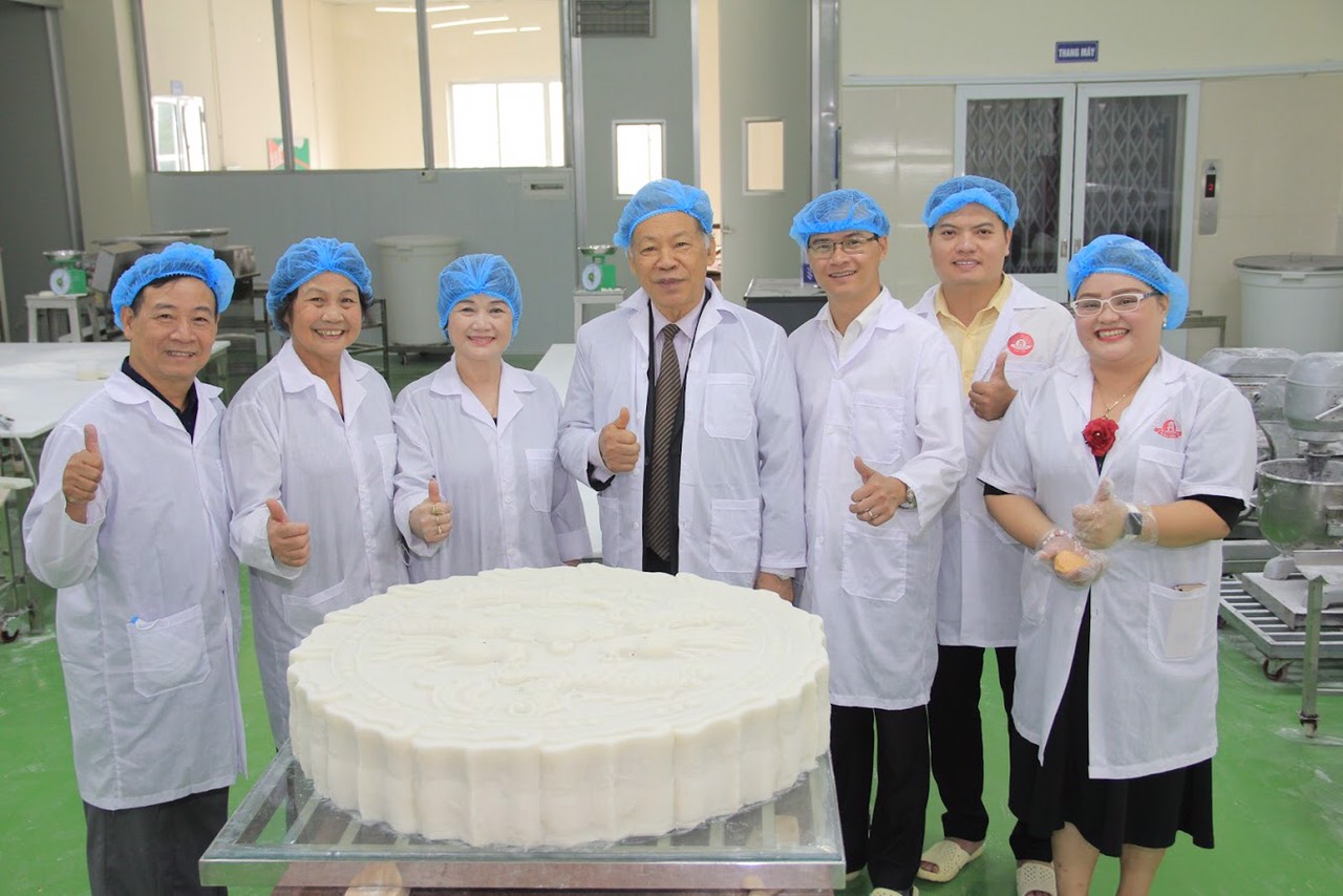 Bảo Minh thiết lập Kỷ lục Cặp bánh Trung thu cho Tết Đoàn viên 2019 nhiều dấu ấn 2 banh trung thu bao minh ky luc 3