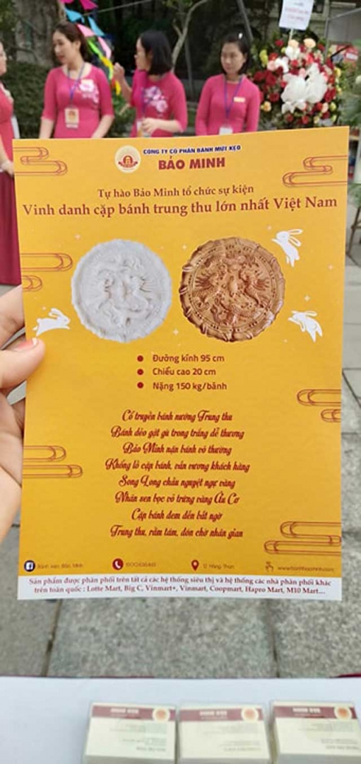 Công ty Cổ phần bánh mứt kẹo Bảo Minh: Lập kỷ lục cặp bánh trung thu “khổng lồ” 4 cong ty co phan banh mut keobao minh lap ky luc cap banh trung thu khong lo a4 1566730561 width640height1351