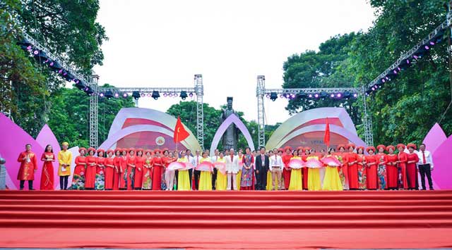 Công ty Cổ phần bánh mứt kẹo Bảo Minh: Lập kỷ lục cặp bánh trung thu “khổng lồ” 5 cong ty co phan banh mut keobao minh lap ky luc cap banh trung thu khong lo a5 1566730561 width640height355