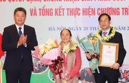 Bảo Minh nhận Giấy chứng nhận OCOP và hoa vì có sản phẩm tiềm năng 5 sao