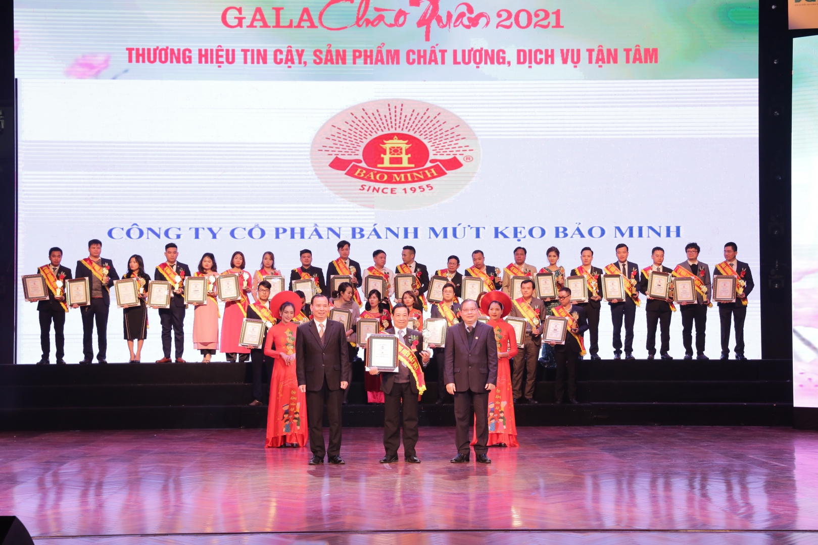 Bảo Minh đón nhận danh hiệu “Thương hiệu tin cậy, Sản phẩm chất lượng, Dịch vụ tận tâm 2020” 3 img 5901