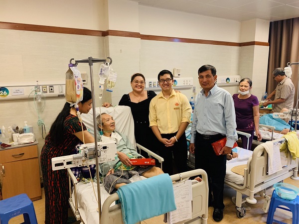 Bánh kẹo Bảo Minh: Tặng quà trung thu tại bệnh viện Lão khoa Trung ương 1 p1135ece595807b67253e6a
