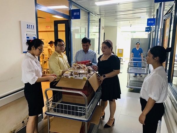 Bánh kẹo Bảo Minh: Tặng quà trung thu tại bệnh viện Lão khoa Trung ương 3 p113c7e4be52f0bc855911a