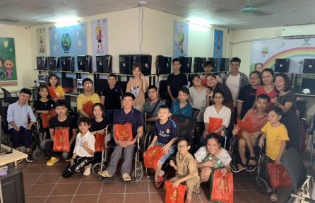 Bánh kẹo Bảo Minh: Tặng quà trung thu tại bệnh viện Lão khoa Trung ương