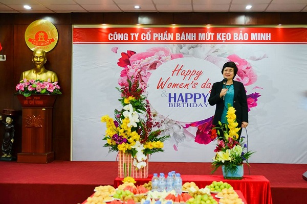 Bảo Minh tổ chức Chương trình kỷ niệm ngày Quốc tế phụ nữ 8/3 và Sinh nhật cho CBCNV sinh tháng 1,2,3 2 p17sinh nhat 6