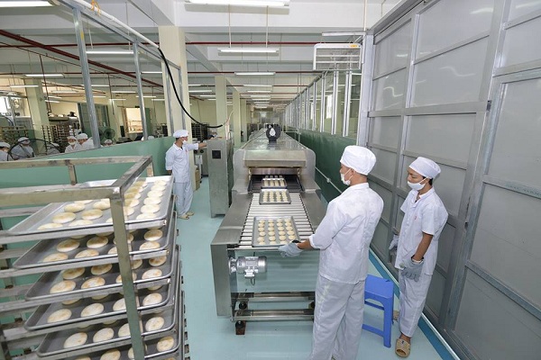 Hình ảnh thực tế cán bộ công nhân viên Bảo Minh làm việc tại xưởng sản xuất 4 p19san xuat 1