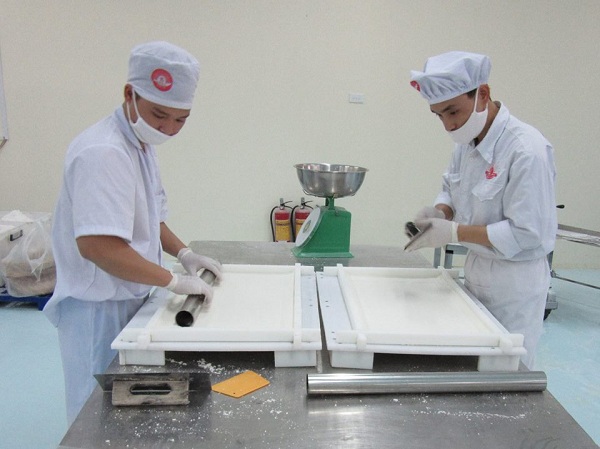 Hình ảnh thực tế cán bộ công nhân viên Bảo Minh làm việc tại xưởng sản xuất 5 p19san xuat 3