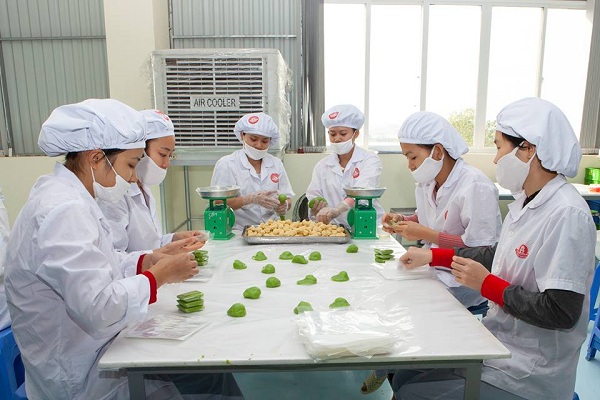 Hình ảnh thực tế cán bộ công nhân viên Bảo Minh làm việc tại xưởng sản xuất 2 p19san xuat 5