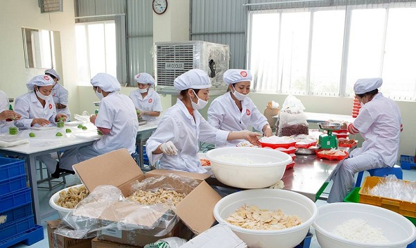 Hình ảnh thực tế cán bộ công nhân viên Bảo Minh làm việc tại xưởng sản xuất 7 p19san xuat 6