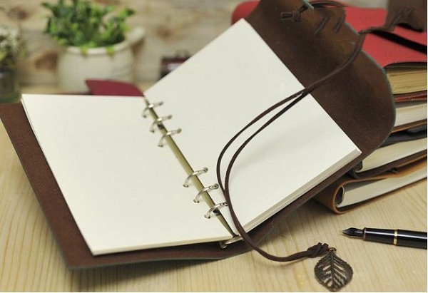 bí mật trong chiếc balo của cô nàng cá tính