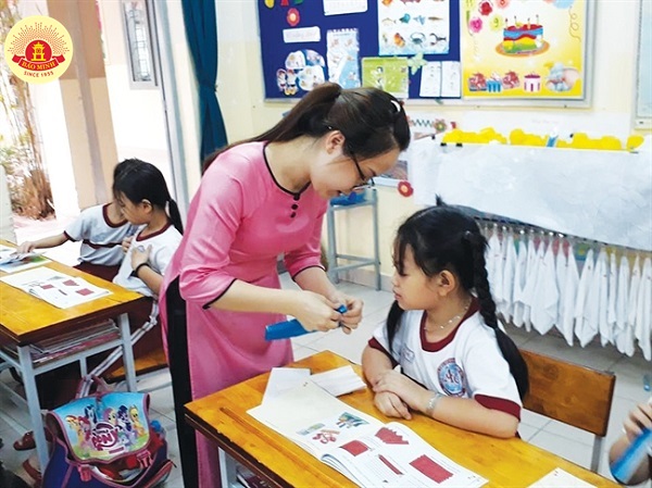 Cảm ơn cô thầy ; những người lái đò tận tuỵ đưa con chữ sang sông 3 p33cam on co thay nhung nguoi lai do tan tuy dua con chu sang song 2