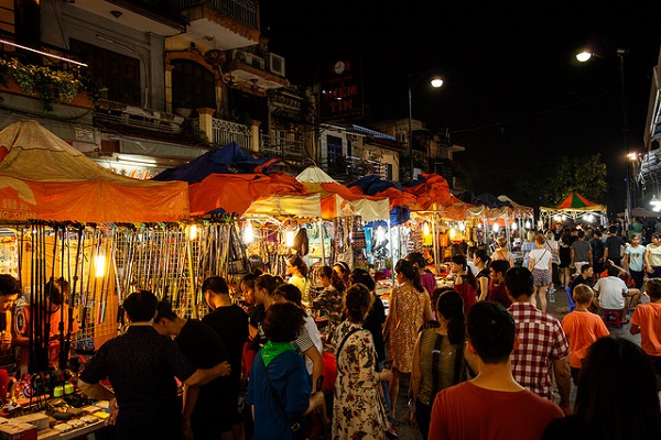 p39giang sinh tai ha noi co gi thu vi voi du khach nuoc ngoai 3