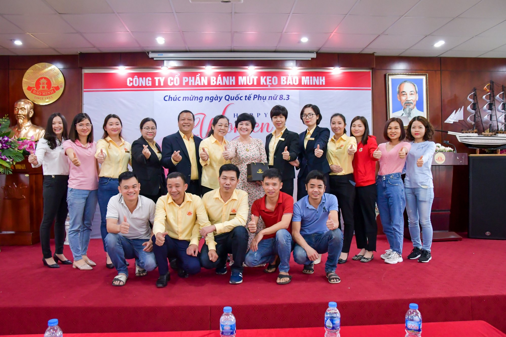 Bảo Minh tặng quà cho CBCNV nhân ngày Quốc tế Phụ nữ 8/3 11 z2368045627393 f7f9e7a2747eee5d0285384bbbebc2dd