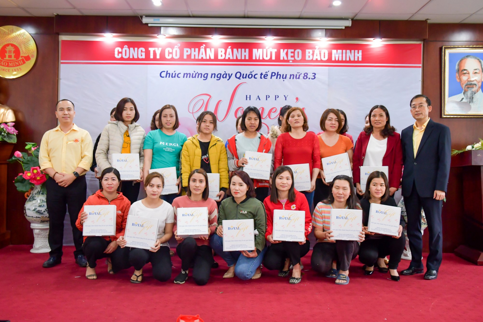 Bảo Minh tặng quà cho CBCNV nhân ngày Quốc tế Phụ nữ 8/3 8 z2368045749761 959393e1b033564cddbc722b5a9cc363