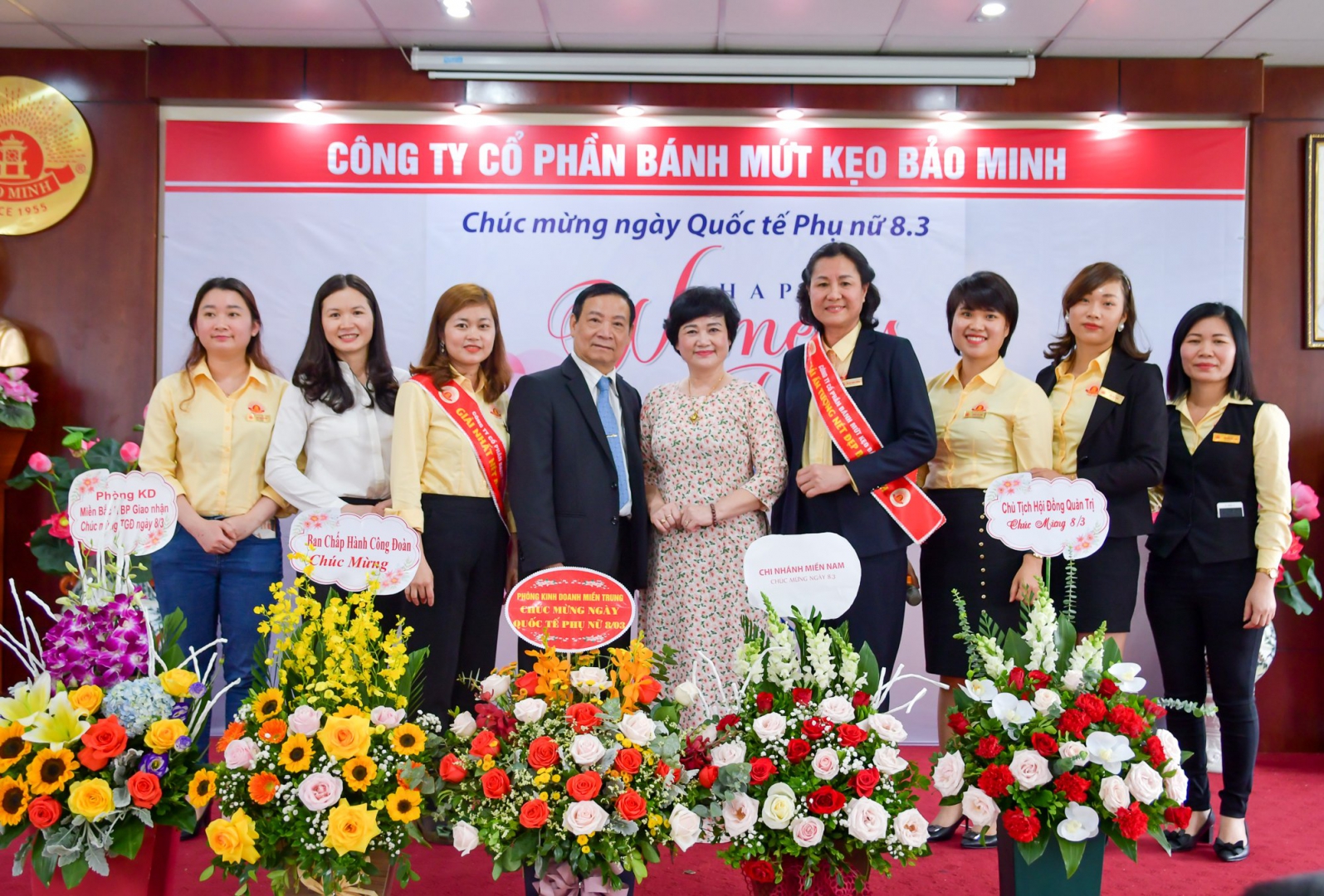 Bảo Minh tặng quà cho CBCNV nhân ngày Quốc tế Phụ nữ 8/3 6 z2368047325245 ba6982dc3b533fc30823a1c7c3f1f645