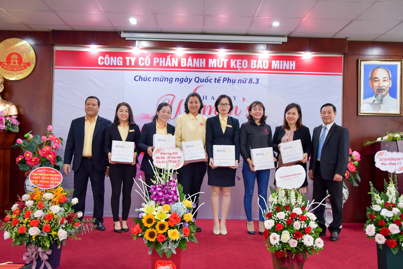 Bảo Minh tặng quà cho CBCNV nhân ngày Quốc tế Phụ nữ 8/3 5 z2368047864523 55d7201219135fa8232e9deca0c0d0f2