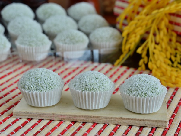 Bánh cốm dừa: dẻo thơm vị cốm mới | Cốm phủ dừa Bảo Minh