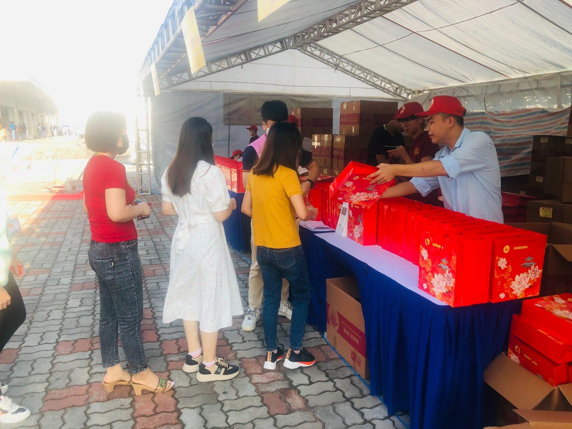 bao minh phat qua banh trung thu tai sdv bac ninh 4