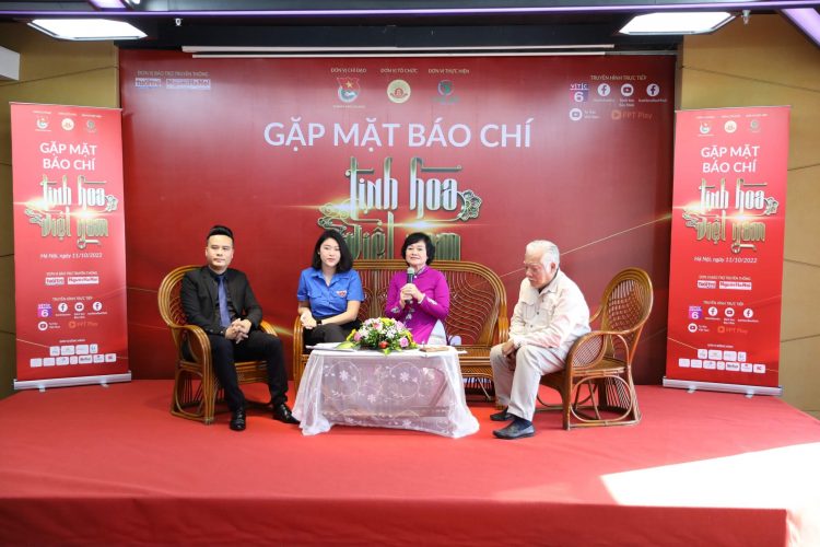 Vinh danh Bảo vật tinh hoa làng nghề Việt và đám cưới theo nếp sống mới 1 Đại diện BTC và các đơn vị liên quan tham gia trao đổi, thảo luận tại buổi họp báo giới thiệu chương trình