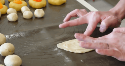 Cách làm bánh Pía đơn giản tại nhà, thơm ngon dễ làm 9 kham pha cach lam banh pia don gian tai nha cach lam banh pia2