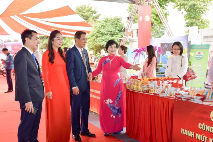 cong ty co phan banh mut keo bao minh vinh du la doanh nghiep tieu bieu tham du le ky niem 10 nam thanh lap quan bac tu liem z5276825347595 25bddcac59a17fdb0585fda54c6a9b1b