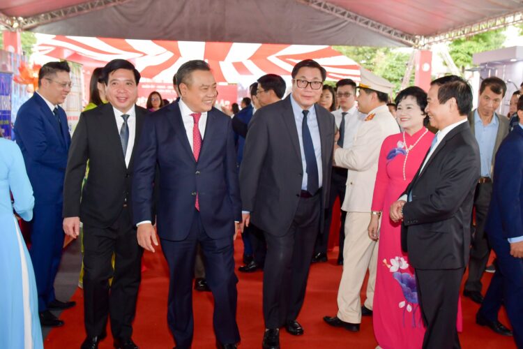 cong ty co phan banh mut keo bao minh vinh du la doanh nghiep tieu bieu tham du le ky niem 10 nam thanh lap quan bac tu liem z5276825362229 e3fc14a30d605fa754d022b21710940a