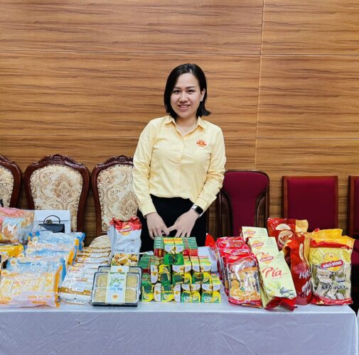 banh keo bao minh gian hang san pham ocop an tuong tai hoi nghi tap huan ve an toan thuc pham cua hoi lhpn quan bac tu liem trung bay gioi thieu san pham tai hoi nghi tap huan ve attp nhan dien thuc p