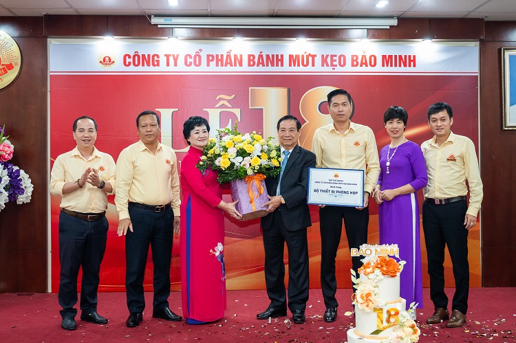 ky niem sinh nhat lan thu 18 cong ty co phan banh mut keo bao minh sinh nhat banh keo bao minh lan thu 18 25
