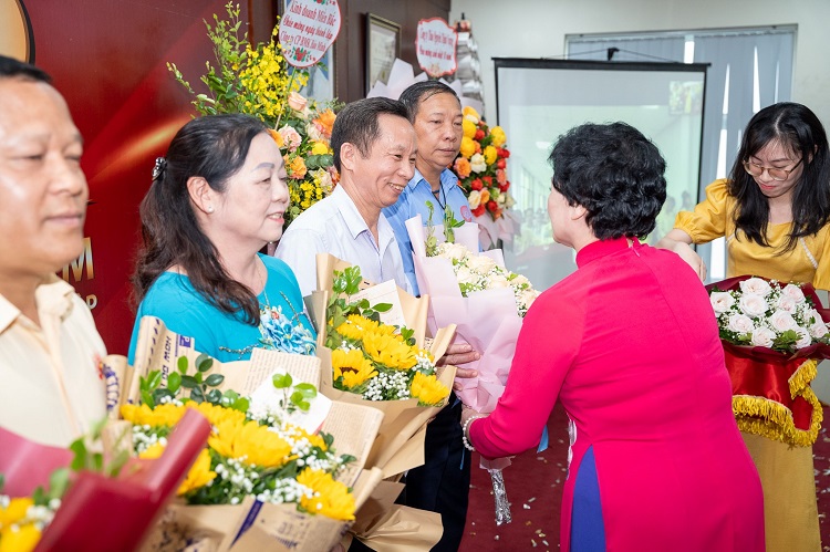 ky niem sinh nhat lan thu 18 cong ty co phan banh mut keo bao minh sinh nhat bao minh lan thu 18 2