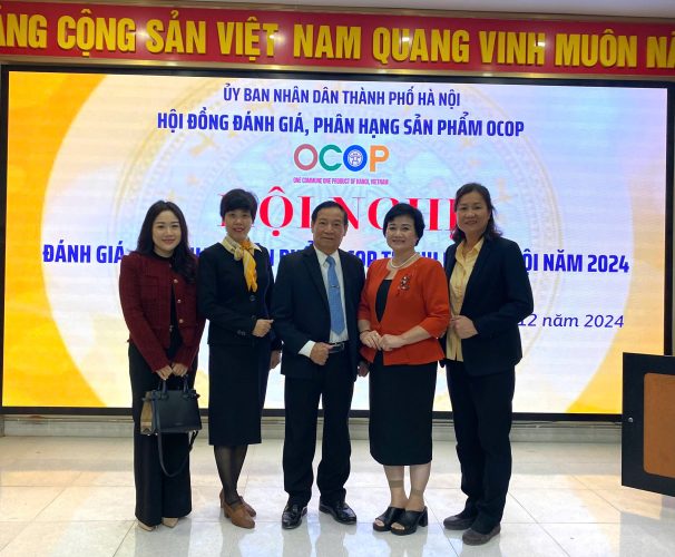 Bánh kẹo Bảo Minh ghi dấu ấn tại Hội nghị đánh giá, phân hạng sản phẩm OCOP Thành phố Hà Nội năm 2024 21 banh keo bao minh ghi dau an tai hoi nghi danh gia phan hang san pham ocop thanh pho ha noi nam 2024 z6178991149197 df534ae02543d5f90e1daecb1e5cd01e