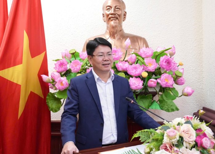 banh keo bao minh tham du toa dam hoan thien chinh sach phap luat ve doanh nghiep dan toc tai viet nam thu truong nguyen thanh tinh phat bieu khai mac toa dam