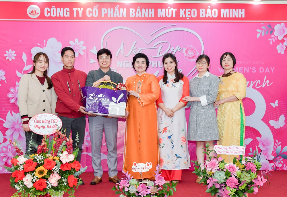 83 am ap ron rang va tran ngap yeu thuong tai bao minh mkt 5694