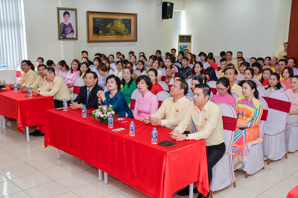 sinh nhat 19 tuoi niem vui som tai chi nhanh phia nam banh keo bao minh mkt 6843