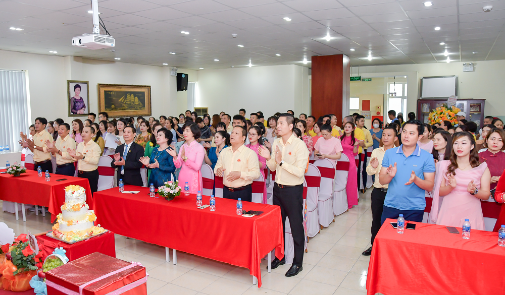 sinh nhat 19 tuoi niem vui som tai chi nhanh phia nam banh keo bao minh mkt 7033