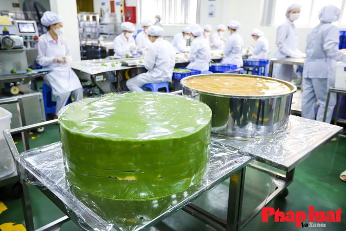 Cặp bánh cưới kỷ lục sẽ xuất hiện trong chương trình “Tinh hoa Việt Nam” - vinh danh cặp bánh Cốm - Phu thê “Bảo vật tinh hoa làng nghề Việt Nam” và “Đám cưới tập thể theo nếp sống mới” tổ chức tại Hà Nội.