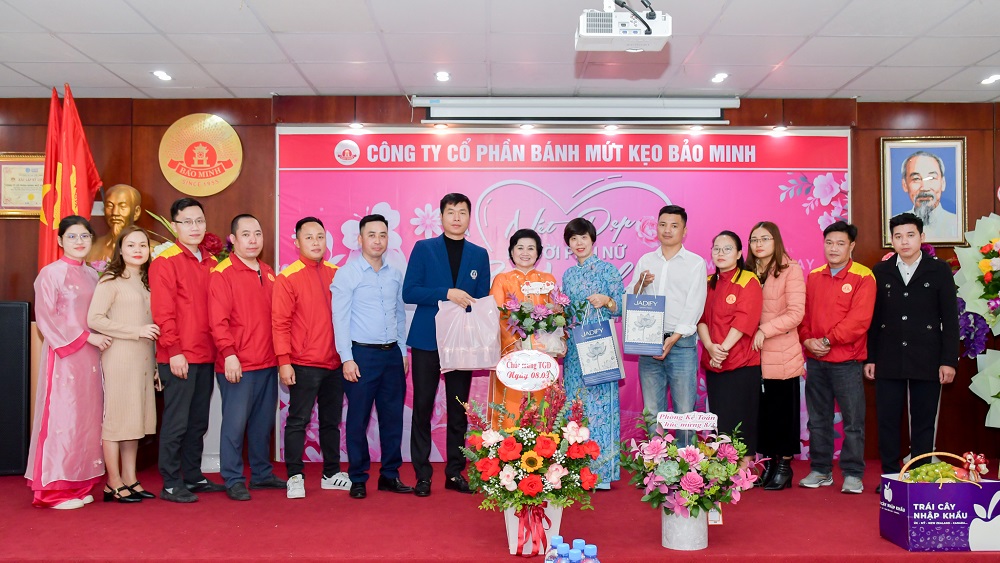 83 am ap ron rang va tran ngap yeu thuong tai bao minh mkt 5684