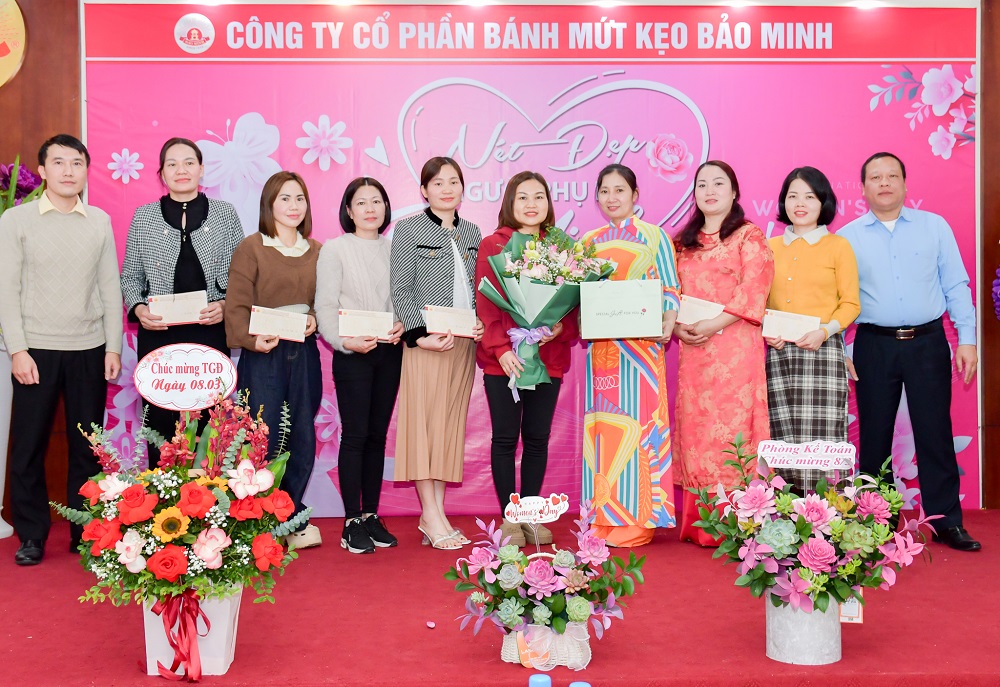 83 am ap ron rang va tran ngap yeu thuong tai bao minh mkt 5732