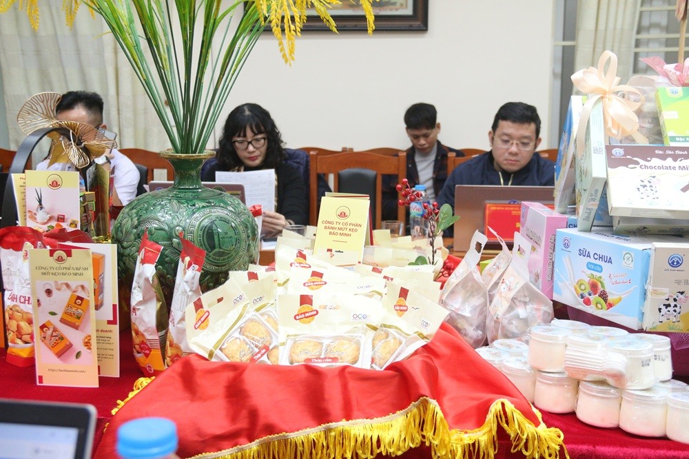 banh keo bao minh ghi dau an tai hoi nghi danh gia phan hang san pham ocop thanh pho ha noi nam 2024 ocop bao minh 2024 2