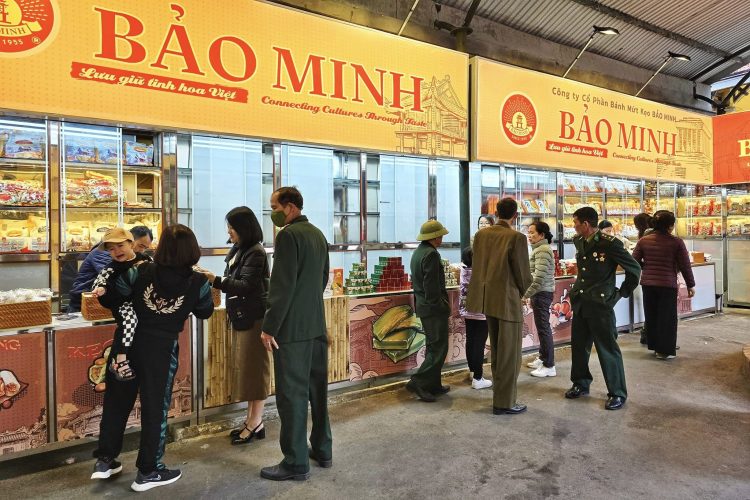 banh keo bao minh khai truong gian hang tai khu di tich trong phu chu tich 470108677 122115356132610749 3612745119185619941 n