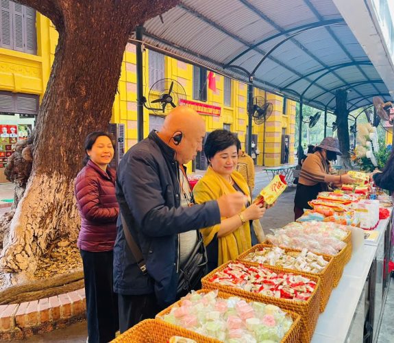 banh keo bao minh khai truong gian hang tai khu di tich trong phu chu tich z6125019695033 af6cc717df5b62a84fcaed60b5056da3