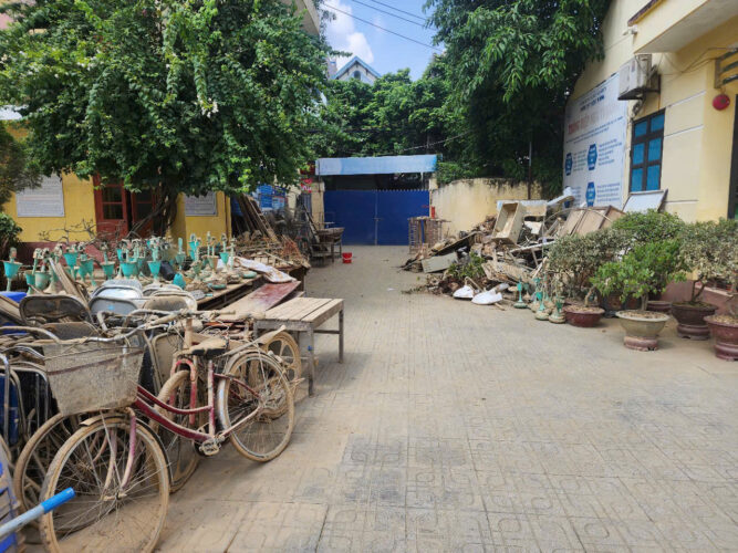 bao minh chung tay cung dong bao vung lu lan toa yeu thuong sau con bao so 11 z7190573662426 50559058cf45eddf1f51198b5606e534