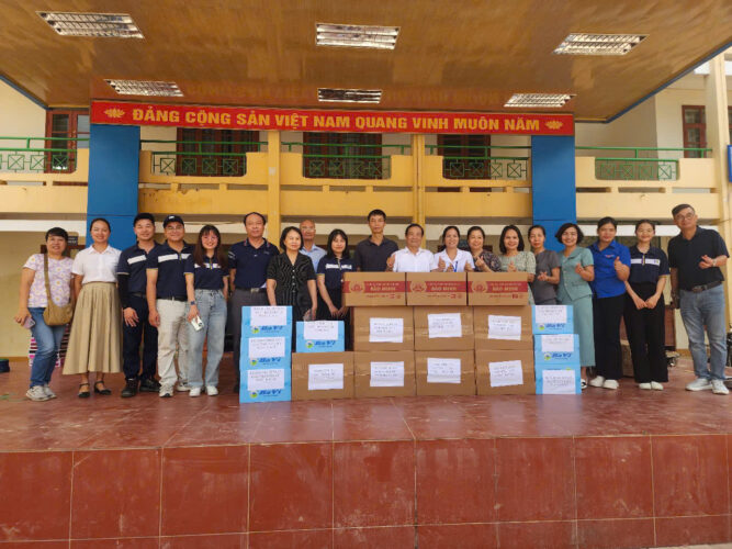 bao minh chung tay cung dong bao vung lu lan toa yeu thuong sau con bao so 11 z7190573665256 32601067293487dca409078f52049744