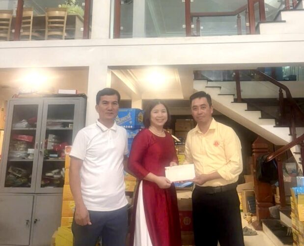 bao minh dong hanh cung cac nha phan phoi tai vung anh huong do bao lu npp hoai linh nghe an