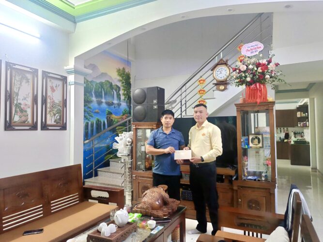 bao minh dong hanh cung cac nha phan phoi tai vung anh huong do bao lu npp tuan anh yen bai