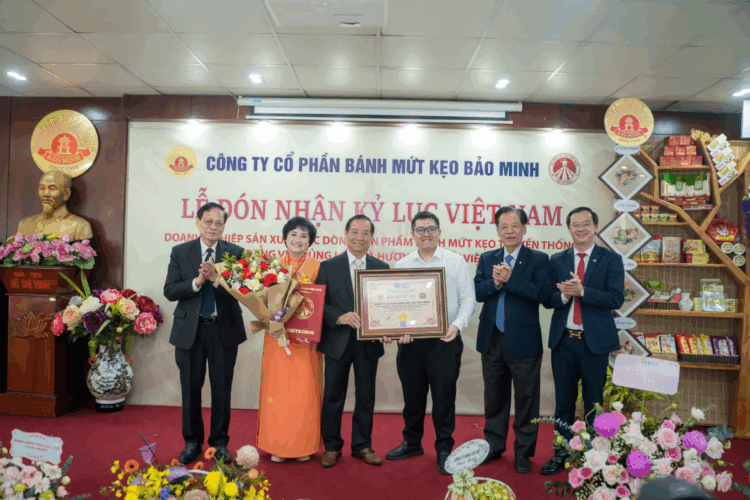 bao minh long trong to chuc le don nhan ky luc viet nam moi khang dinh vi the tien phong trong nganh banh mut keo truyen thong 1