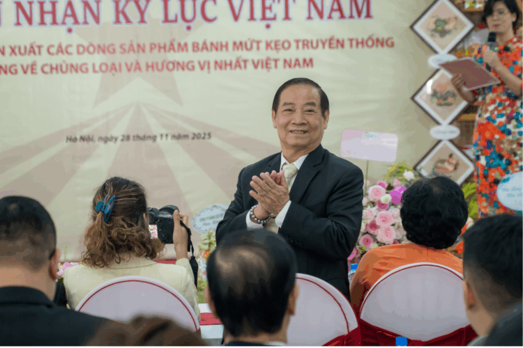 bao minh long trong to chuc le don nhan ky luc viet nam moi khang dinh vi the tien phong trong nganh banh mut keo truyen thong 18