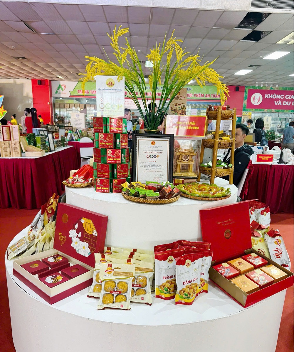 bao minh nhan chung nhan ocop 4 sao tiem nang 5 sao cho 6 san pham z6507357075439 2453e111eb97943a215d34da4081f85d