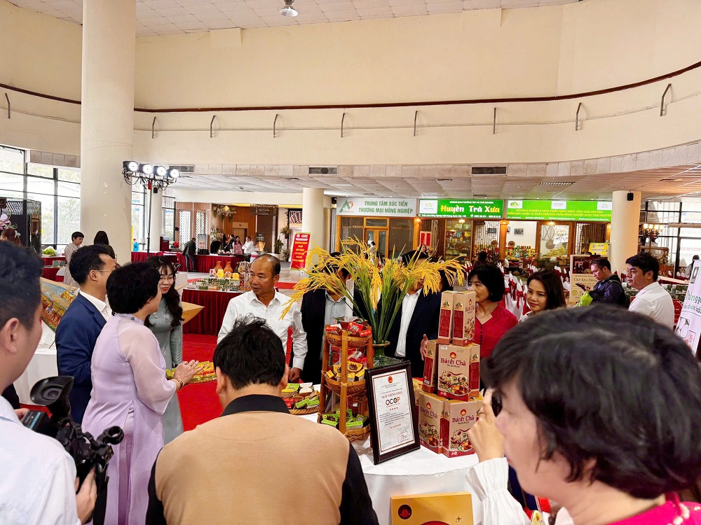 bao minh nhan chung nhan ocop 4 sao tiem nang 5 sao cho 6 san pham z6507357157432 90b5f8f59a4159198dfeff6bebbc88e0