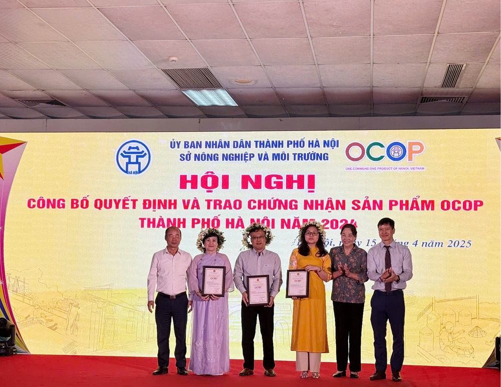 bao minh nhan chung nhan ocop 4 sao tiem nang 5 sao cho 6 san pham z6507359443226 7ea4f6438760170799bc9e9453f247bf